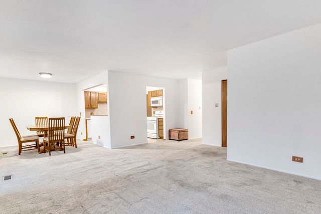 304 Glasgow Lane X1, Schaumburg, IL 60194