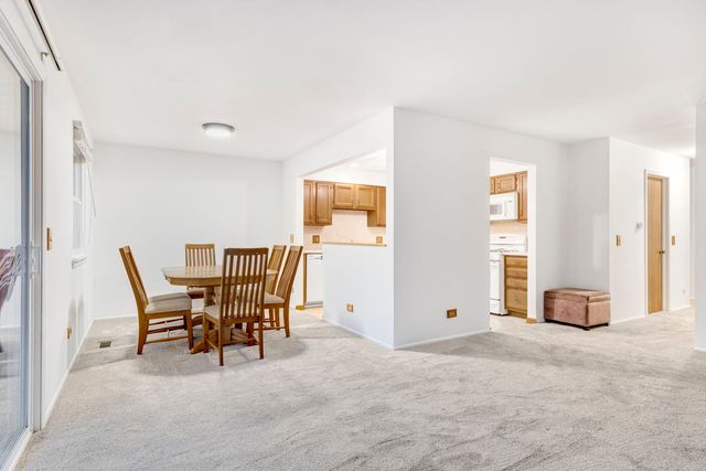 304 Glasgow Lane X1, Schaumburg, IL 60194