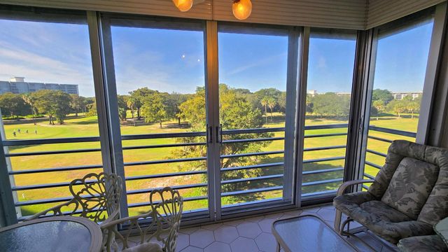 575 Oaks Lane 509, Pompano Beach, FL 33069