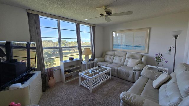 575 Oaks Lane 509, Pompano Beach, FL 33069