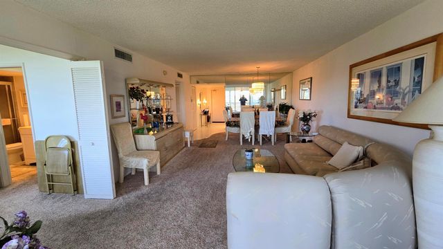 575 Oaks Lane 509, Pompano Beach, FL 33069