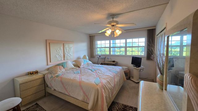 575 Oaks Lane 509, Pompano Beach, FL 33069