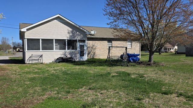 2004 Cody Dr, Lebanon, TN 37087