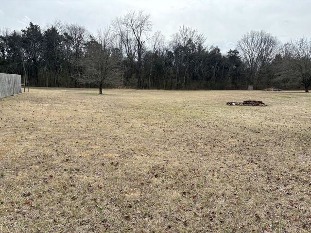 2004 Cody Dr, Lebanon, TN 37087