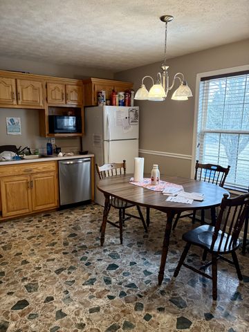 2004 Cody Dr, Lebanon, TN 37087