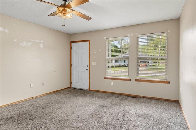 2916 W Chestnut Street, Springfield, MO 65803