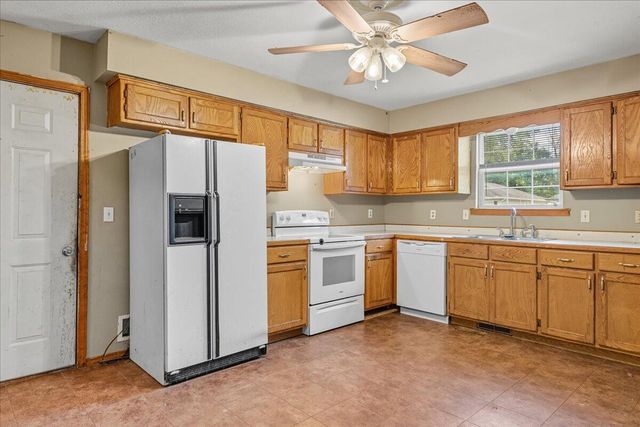 2916 W Chestnut Street, Springfield, MO 65803