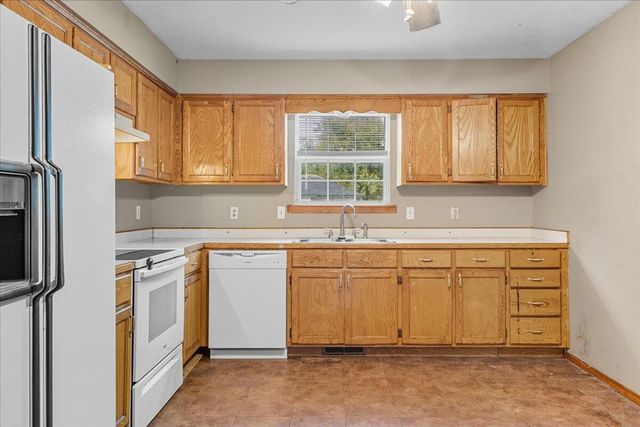 2916 W Chestnut Street, Springfield, MO 65803