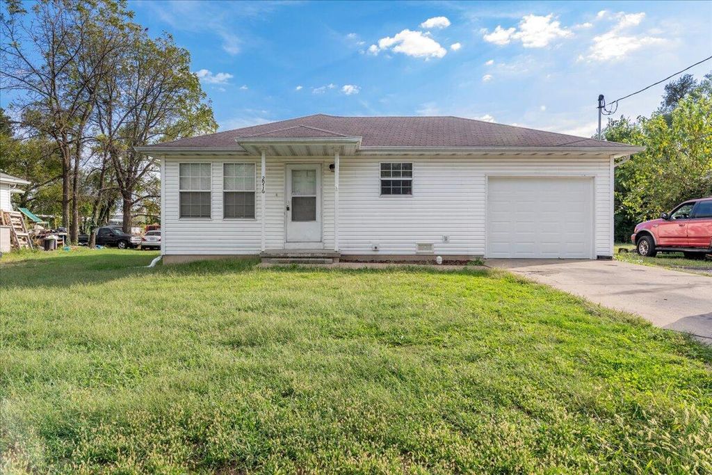 2916 W Chestnut Street, Springfield, MO 65803
