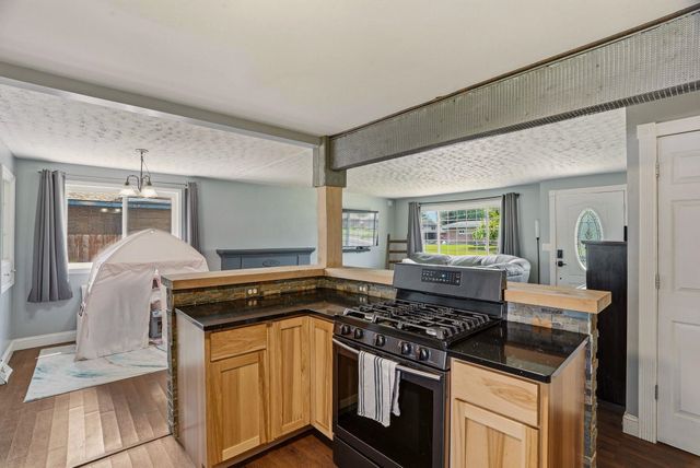6808 N Stevens St, Spokane, WA 99208