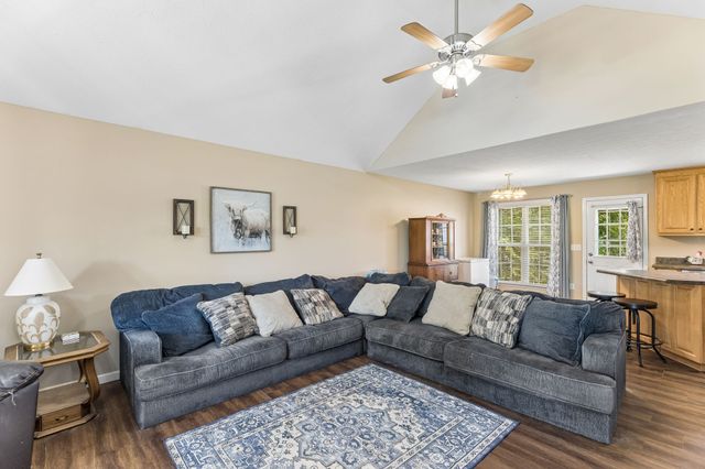15 Aspen Hills Dr, Fayetteville, TN 37334