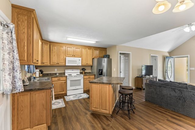 15 Aspen Hills Dr, Fayetteville, TN 37334