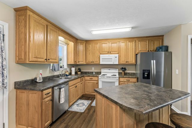 15 Aspen Hills Dr, Fayetteville, TN 37334