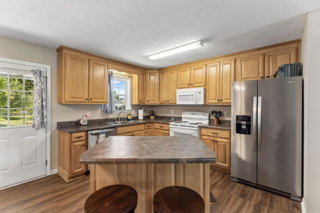 15 Aspen Hills Dr, Fayetteville, TN 37334