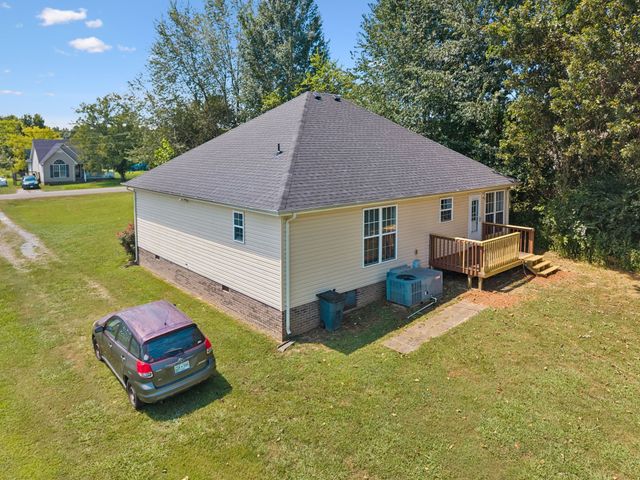 15 Aspen Hills Dr, Fayetteville, TN 37334