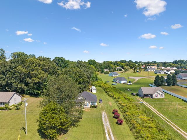 15 Aspen Hills Dr, Fayetteville, TN 37334