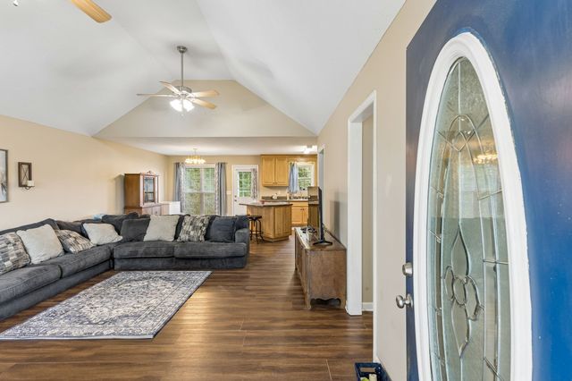 15 Aspen Hills Dr, Fayetteville, TN 37334