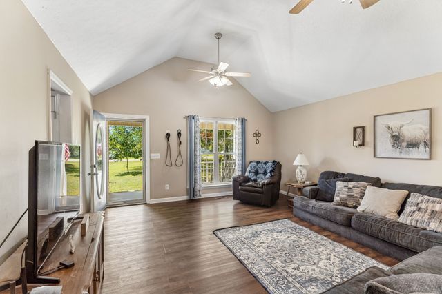 15 Aspen Hills Dr, Fayetteville, TN 37334