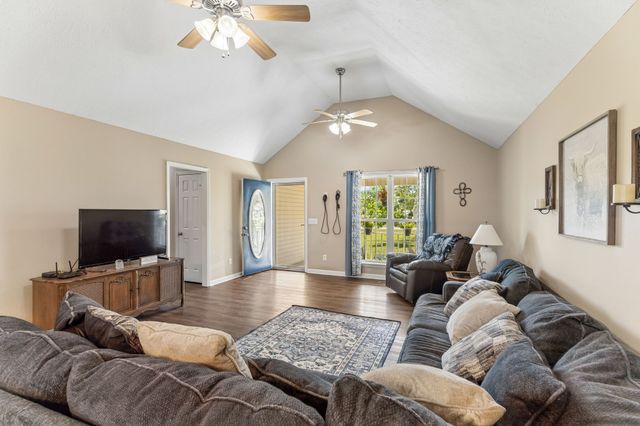 15 Aspen Hills Dr, Fayetteville, TN 37334