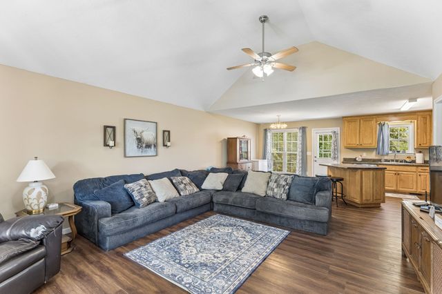 15 Aspen Hills Dr, Fayetteville, TN 37334
