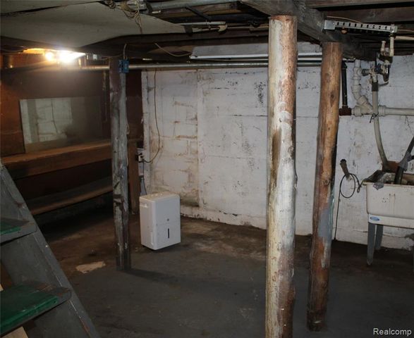 1287 E Mount Morris Road, Mount Morris, MI 48458