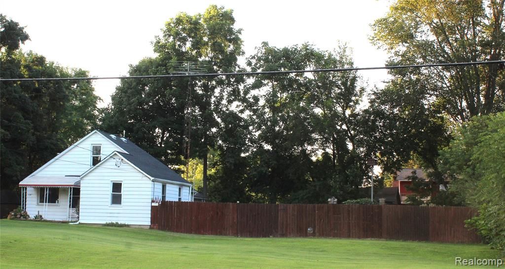 1287 E Mount Morris Road, Mount Morris, MI 48458