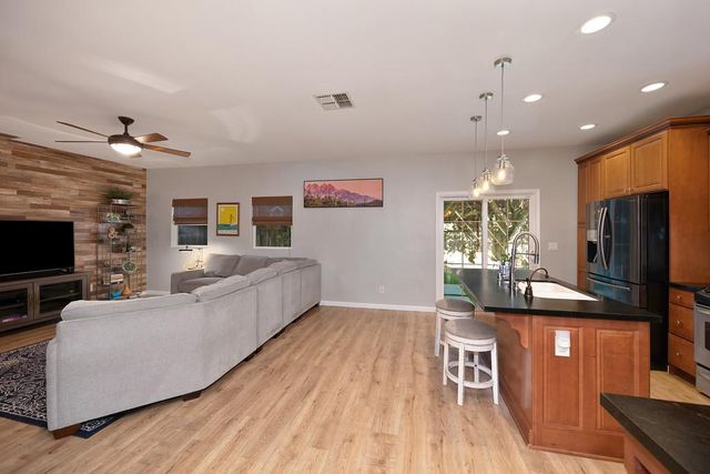 3661 24th St, Sacramento, CA 95818