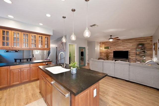 3661 24th St, Sacramento, CA 95818