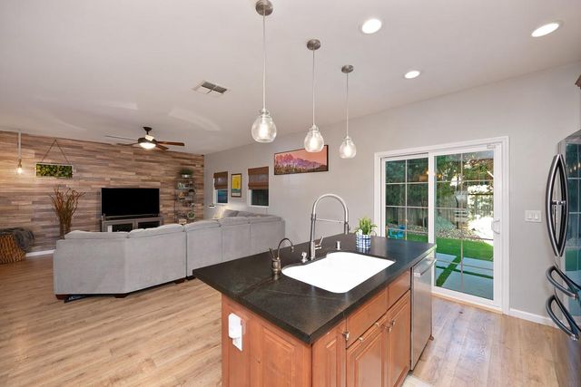 3661 24th St, Sacramento, CA 95818