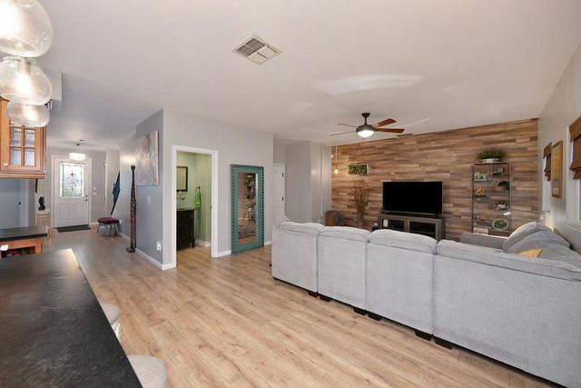 3661 24th St, Sacramento, CA 95818