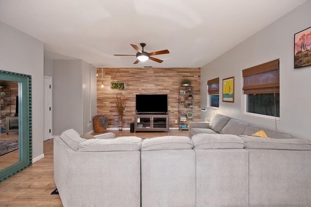 3661 24th St, Sacramento, CA 95818