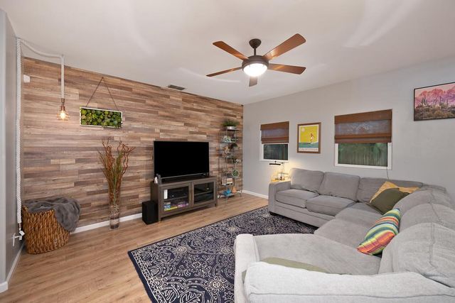 3661 24th St, Sacramento, CA 95818