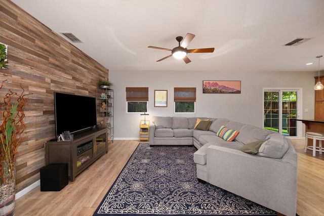 3661 24th St, Sacramento, CA 95818