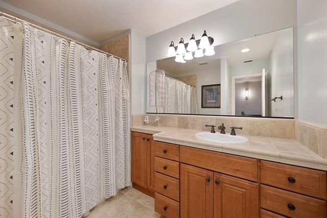 3661 24th St, Sacramento, CA 95818