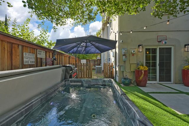 3661 24th St, Sacramento, CA 95818