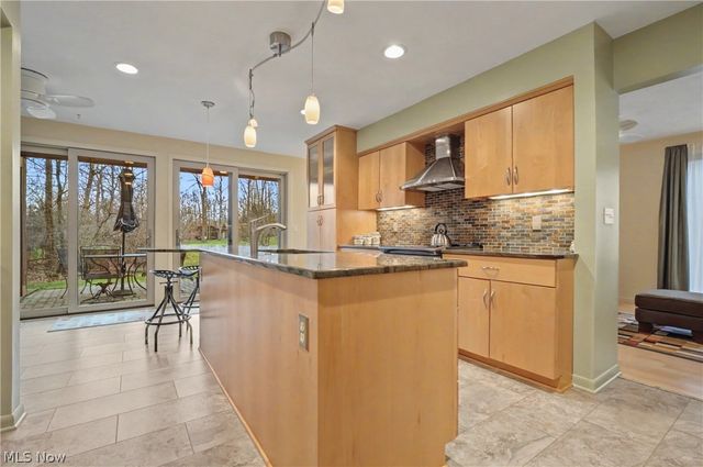 716-7 Claridge Lane, Aurora, OH 44202