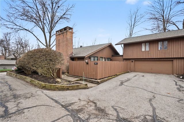 716-7 Claridge Lane, Aurora, OH 44202