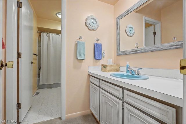 716-7 Claridge Lane, Aurora, OH 44202