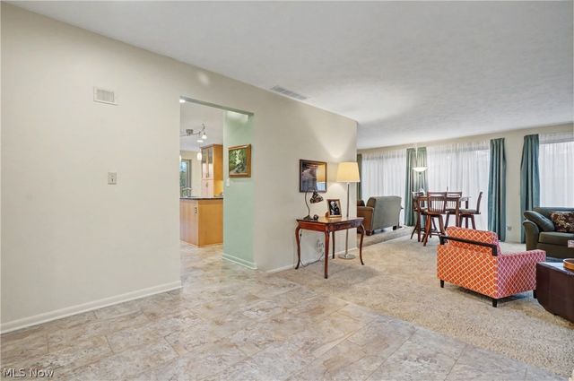 716-7 Claridge Lane, Aurora, OH 44202