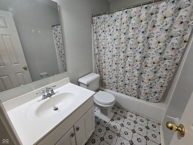 654 Shortleaf Drive, Avon, IN 46123