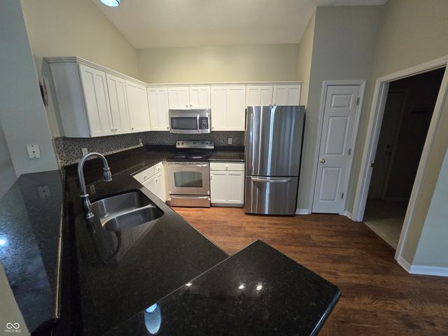 654 Shortleaf Drive, Avon, IN 46123