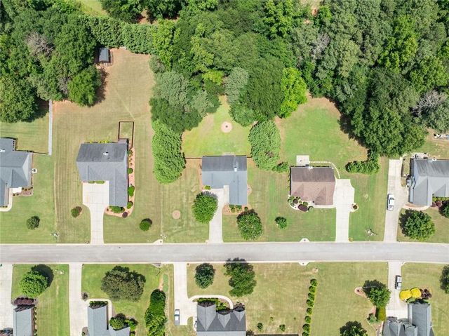 198 Blue Grass Drive, Jefferson, GA 30549