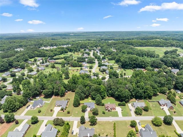 198 Blue Grass Drive, Jefferson, GA 30549