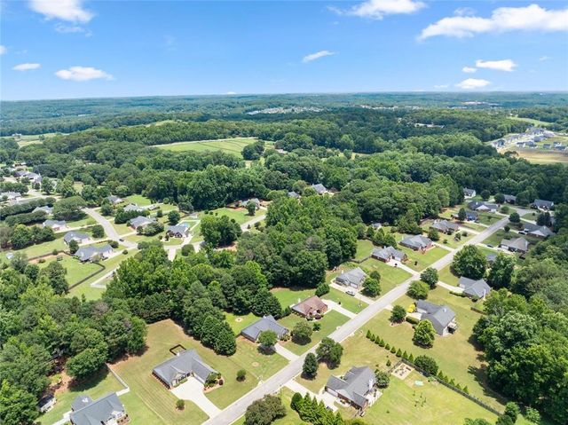 198 Blue Grass Drive, Jefferson, GA 30549