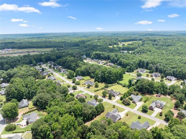 198 Blue Grass Drive, Jefferson, GA 30549