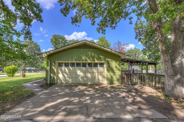 4511 Hickory Lane, Joplin, MO 64804