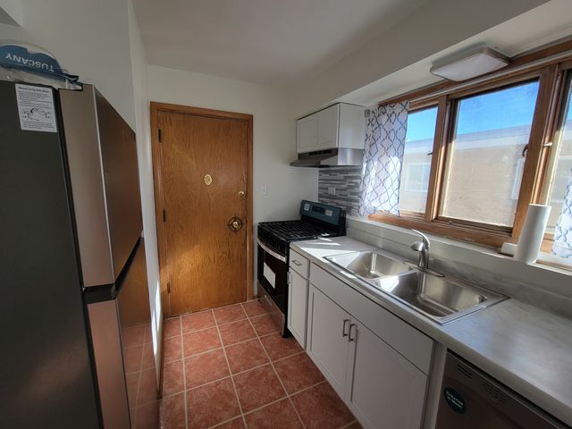 9225 S Cregier Avenue S 2, Chicago, IL 60617