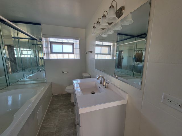 9225 S Cregier Avenue S 2, Chicago, IL 60617