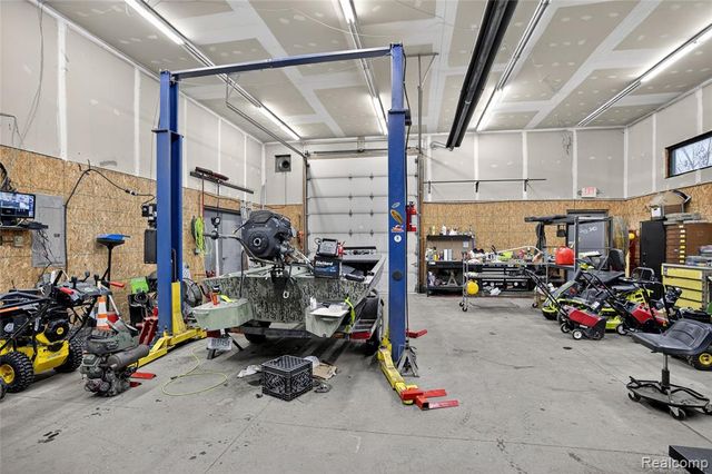 4057 Commerce Drive, Flushing, MI 48433