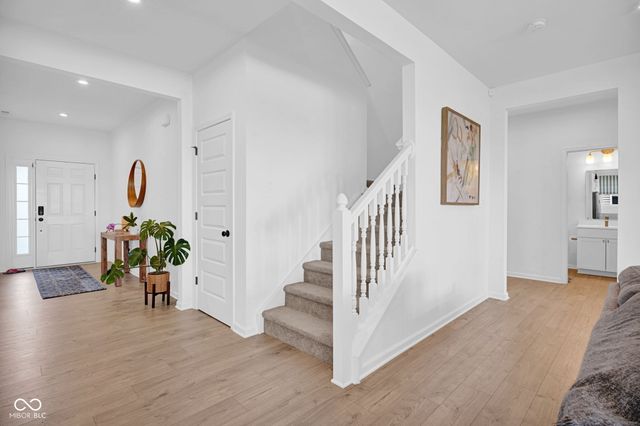 2913 Creekridge Court, Columbus, IN 47201